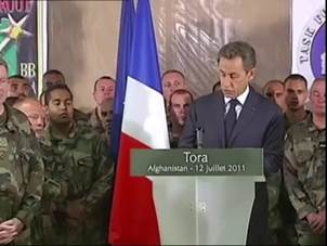 Nicolas Sarkozy sur son pupitre pliable FormXL en Afghanistan