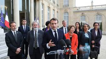 Lutrin Plexiglass FormXL devant l'élysée