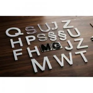 Découpe de lettres plexi